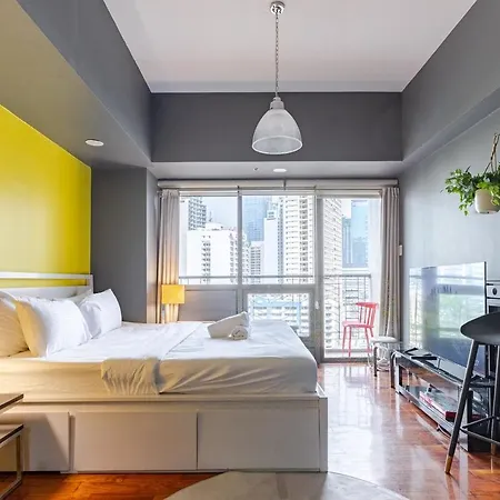 Central Stay W King Bed Near Greenbelt 55-In Tv