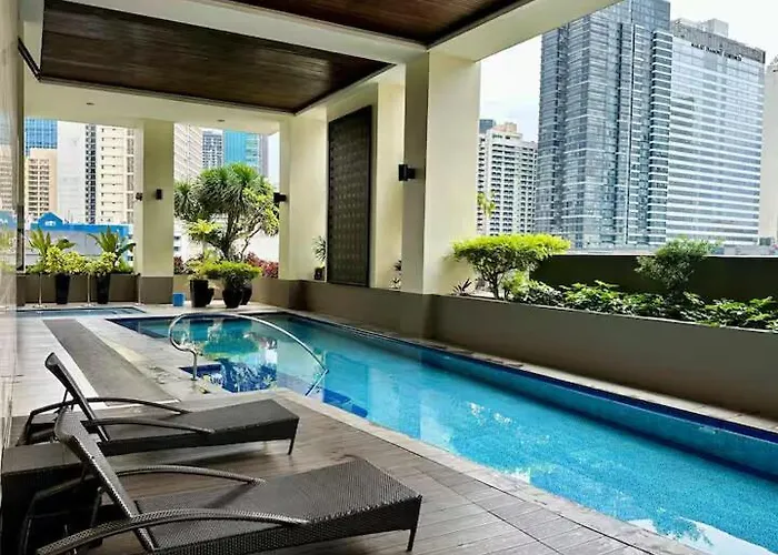 Apartment W King Bed Near Greenbelt 55-in Tv