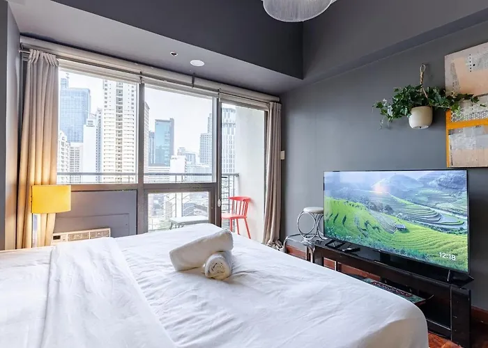 W King Bed Near Greenbelt 55-in Tv Apartment *