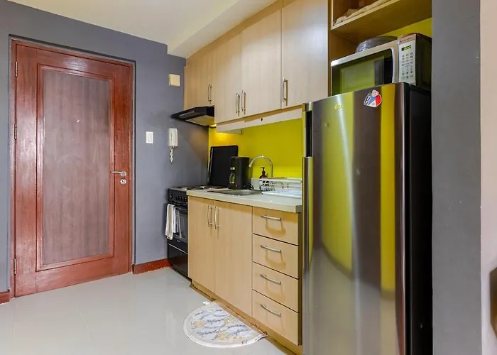 Apartment W King Bed Near Greenbelt 55-in Tv *