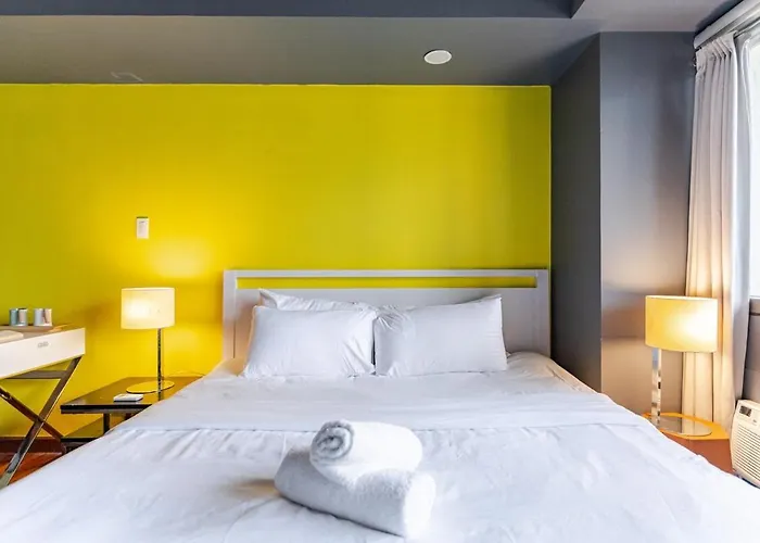 W King Bed Near Greenbelt 55-in Tv Apartment Manila