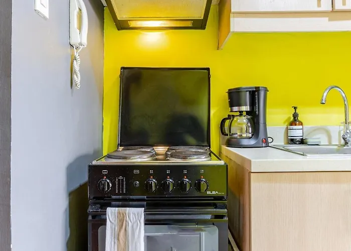 W King Bed Near Greenbelt 55-in Tv * Manila