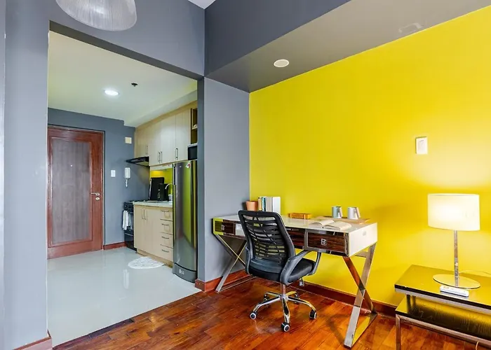 Apartment W King Bed Near Greenbelt 55-in Tv Manila