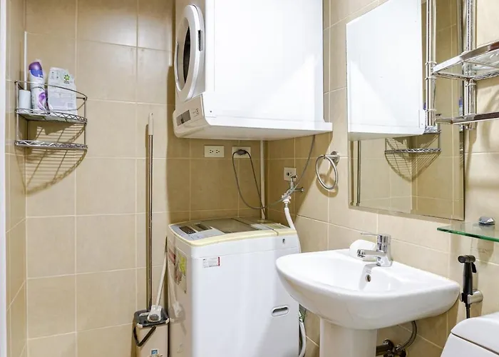 Apartment W King Bed Near Greenbelt 55-in Tv Manila