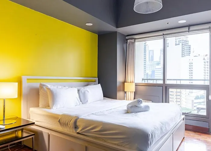 W King Bed Near Greenbelt 55-in Tv Apartment *