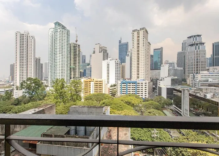 Apartment W King Bed Near Greenbelt 55-in Tv Manila