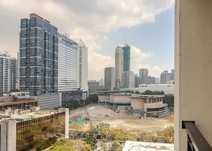 W King Bed Near Greenbelt 55-in Tv * Manila