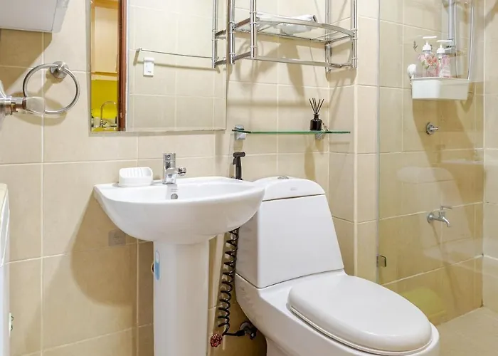 W King Bed Near Greenbelt 55-in Tv Apartment *